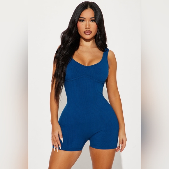 Fashion Nova Libby Snatched Romper - Navy Size Medium NWT - Picture 1 of 3